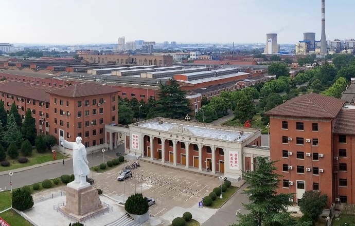 Проходная завода в Лояне