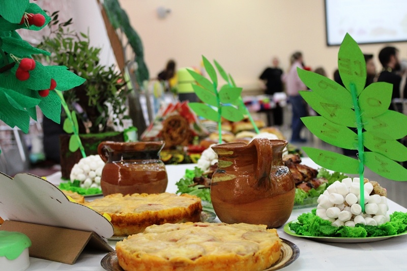 Пироги, канапе и брускетта: кулинарное наслаждение на конкурсе «Воскресенская Масленица»