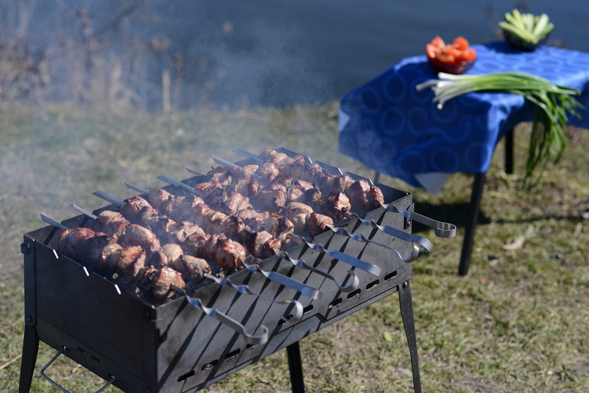 М-м-мммм... Шашлык в пригороде