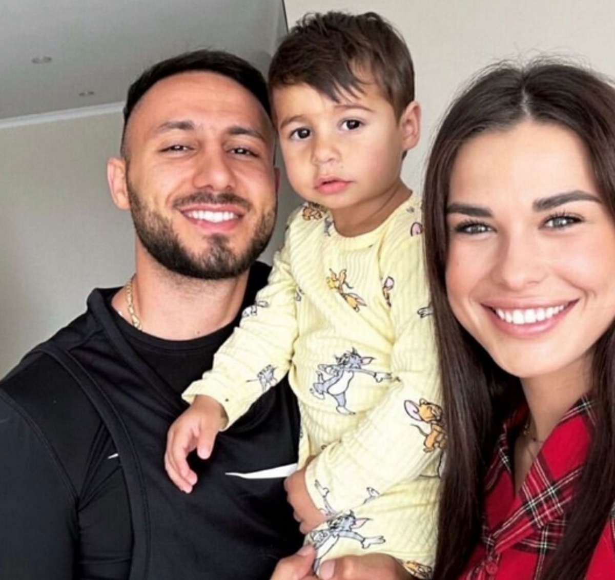 Ирина Пинчук с Араем Чобаняном и сыном. Фото: соцсети