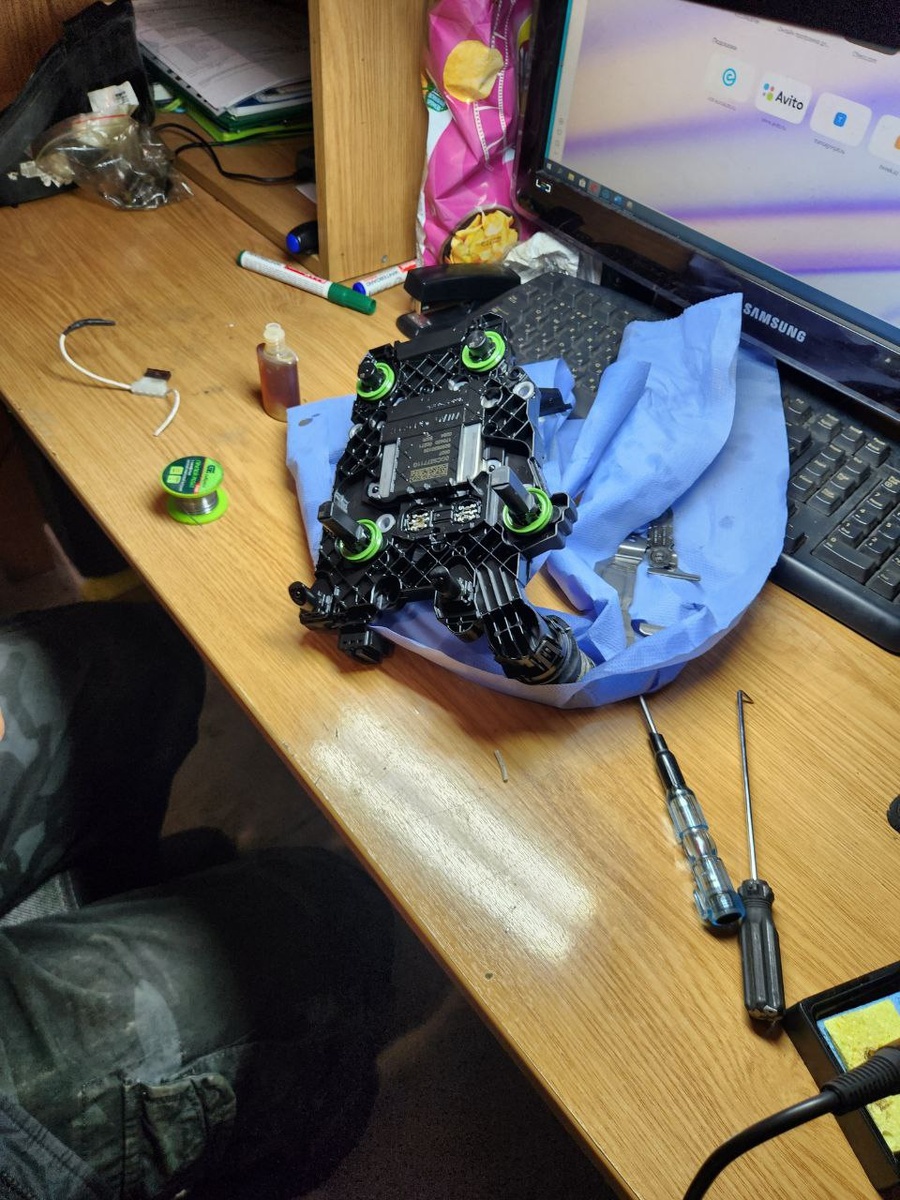 Плата управления мехатроником DQ500 в AKPP-DSG-SERVICE на замене датчиков давления 