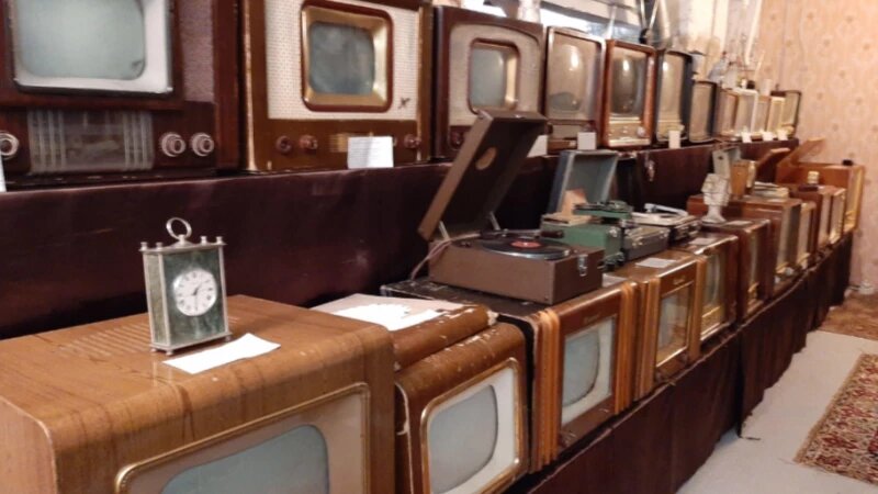     Ретротехника на ул. Калинина, 10 в Барнауле. 2gis