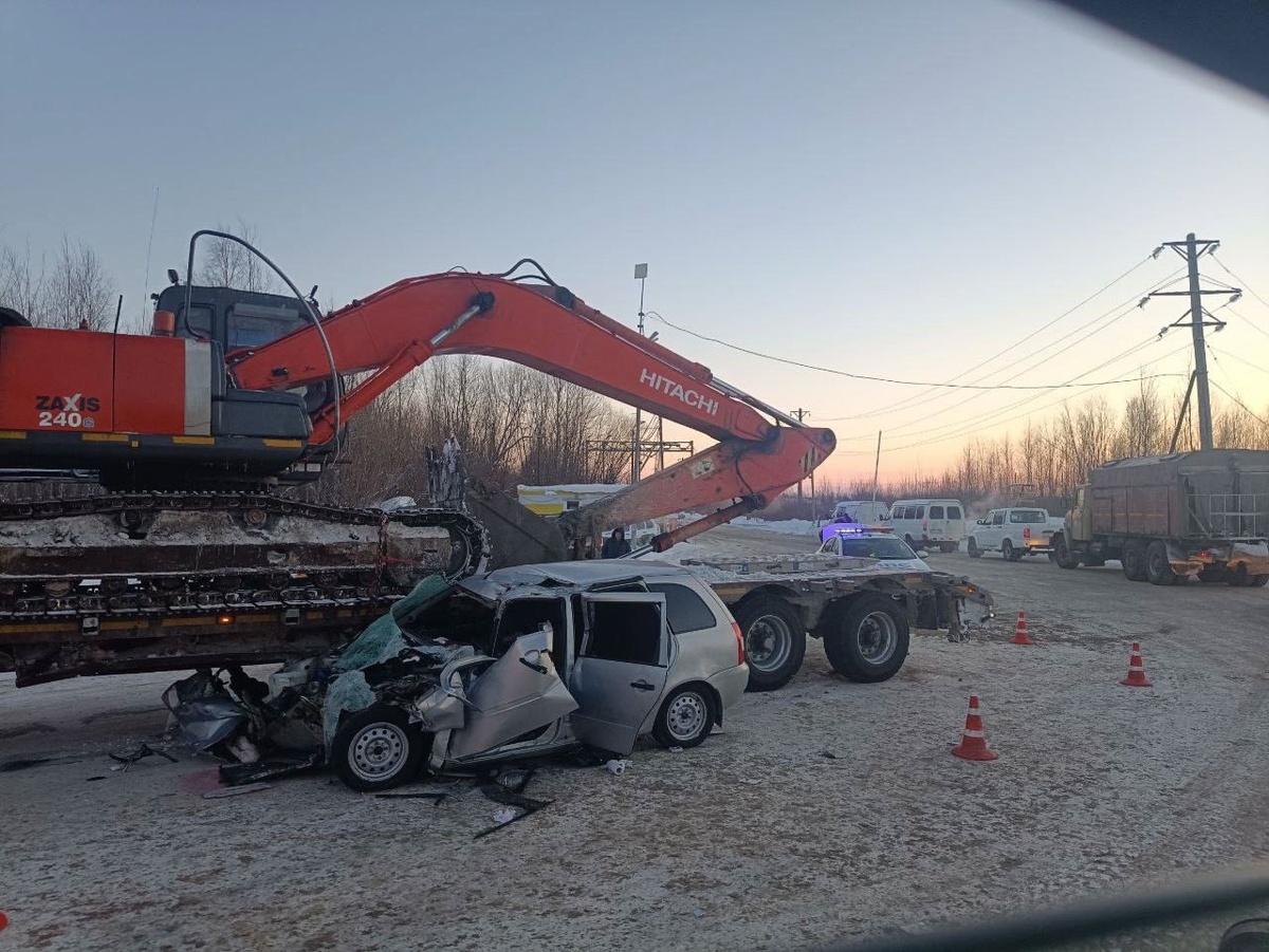    В Нижневартовском районе водитель «Лады» уцелел в столкновении с тралом