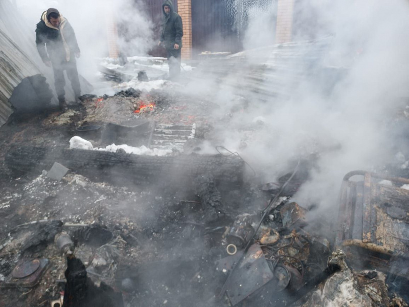    Бытовка с тремя газовыми баллонами загорелась в КарелииГоскомитет Карелии по безопасности