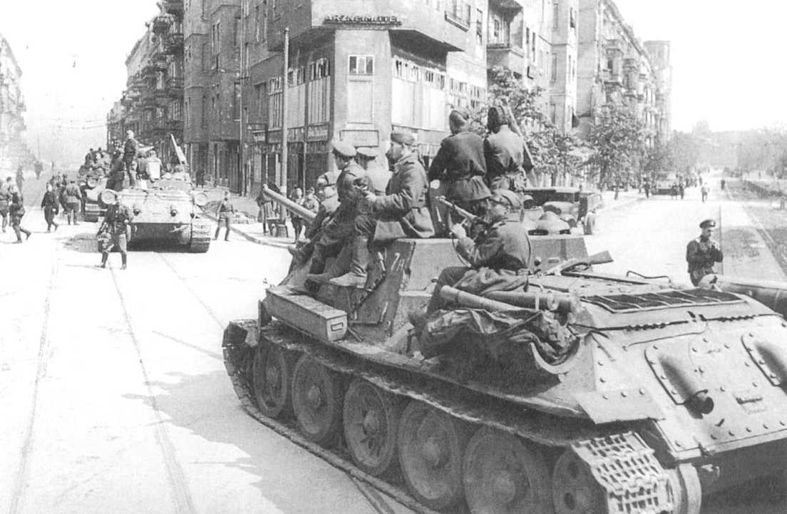 СУ-85 в Берлине 8 мая 1945 года