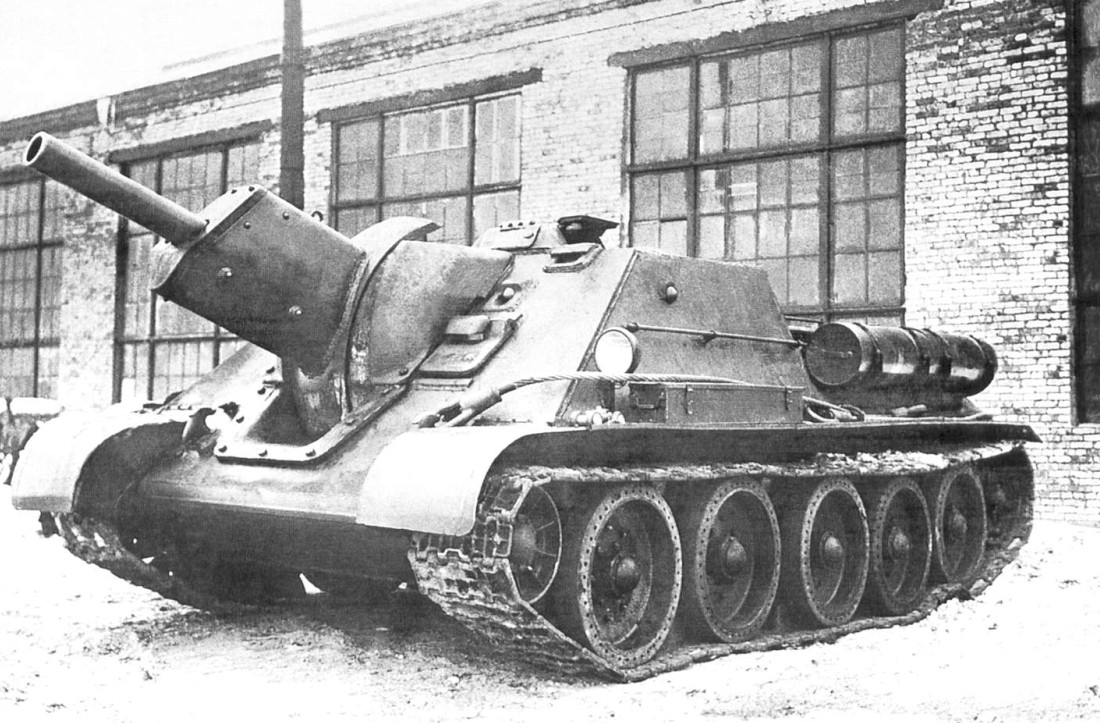 СУ-122 во дворе родного Уралмашзавода