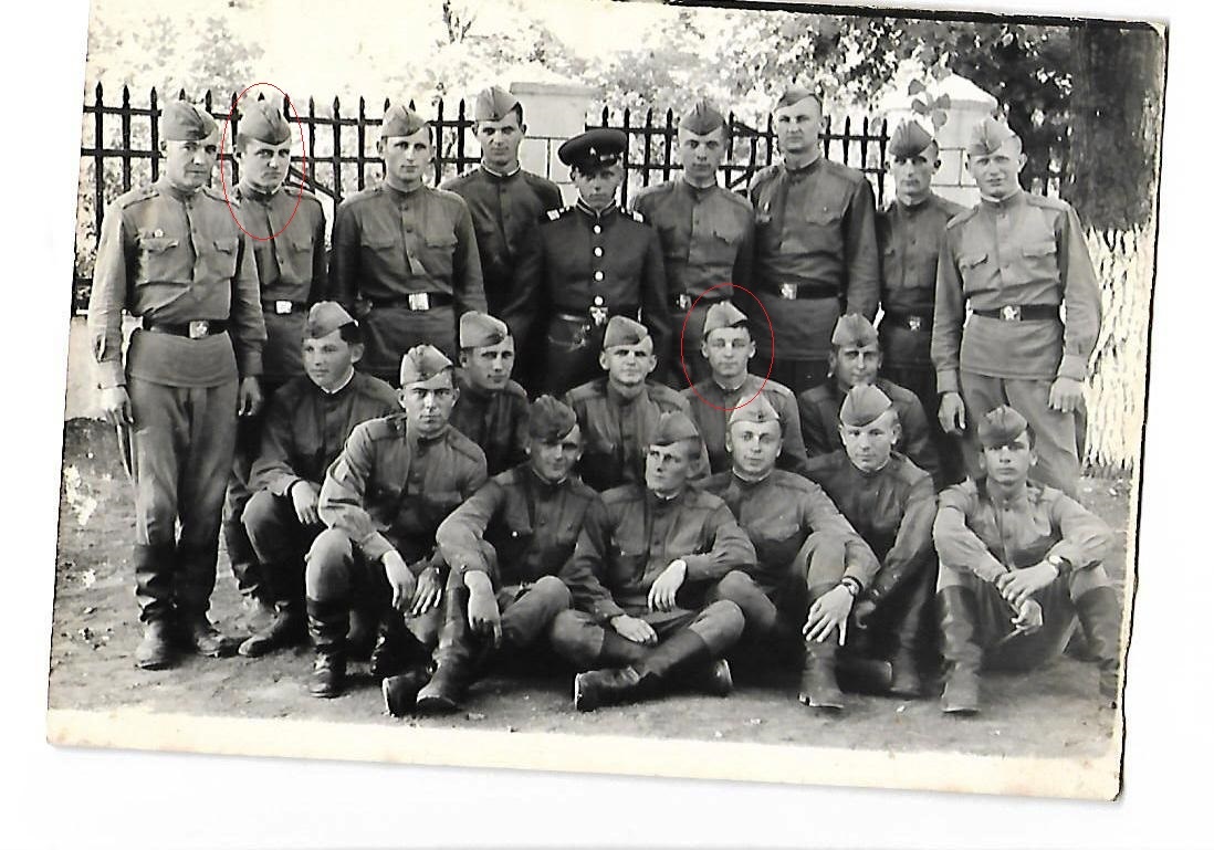 Котовск. 1968 г. в.ч. 14389 1 батальон, 1 рота, 1 взвод. Крымчане, Голота самый важный! Хотя как и мы все обут в кирзовые сапоги! Новая форма, сорочки, рубашки, носки и ботинки были только на подходе. Портянки всё ещё властвовали у нас.