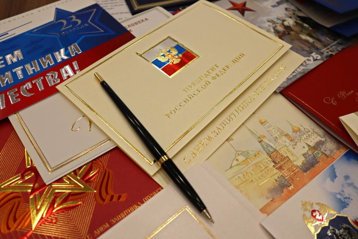    Президент России Владимир Путин поздравил курян с Днём защитника Отечества