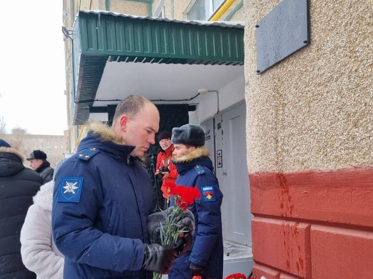    В Оренбурге открыли мемориальную доску лётчику Андрею Пилуеву Оренбуржье