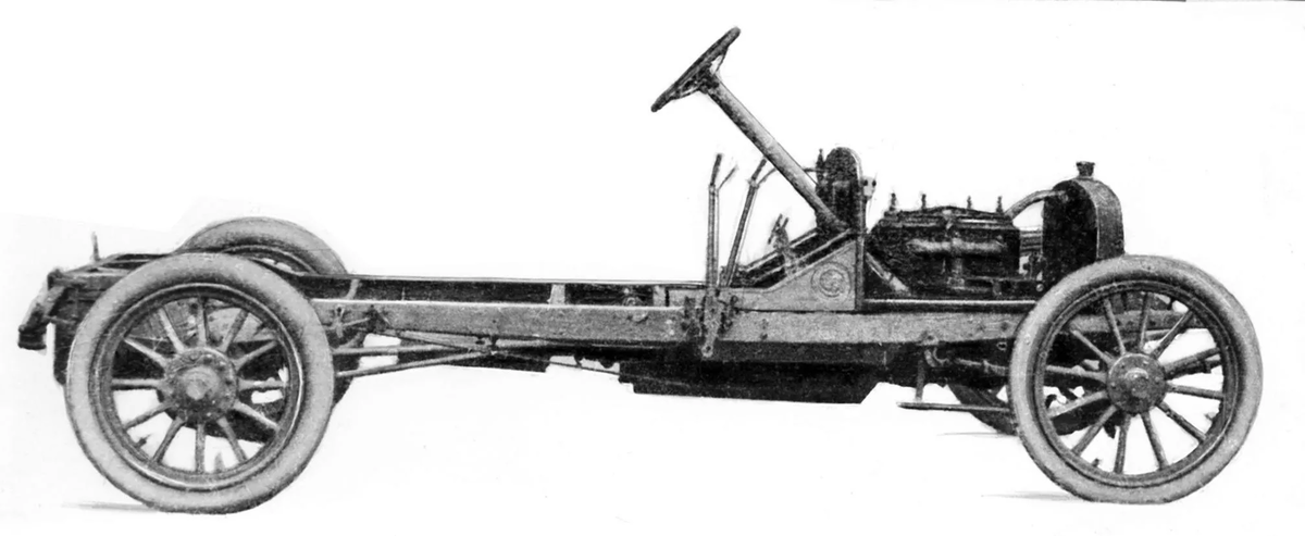 Шасси автомобилей Руссо-Балт тип С и тип Д. Фотография в свободном доступе.