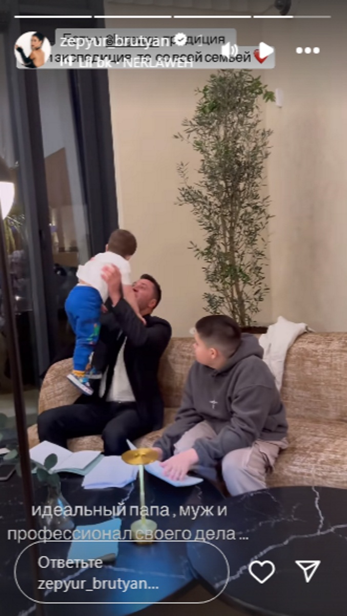 Павел Прилучный с сыновьями Тимофеем и Микаэлем. Фото: соцсети