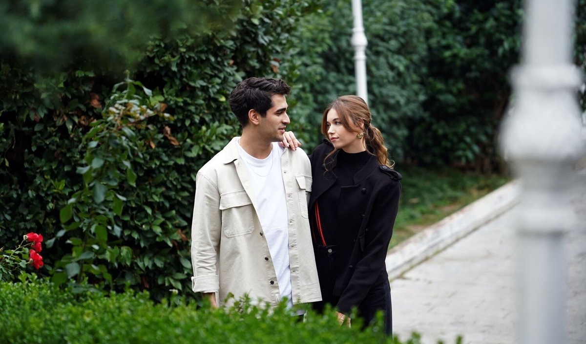 Источник https://static.kinoafisha.info/k/series_shots/1920x1080/upload/series/frames/9/3/8/7839/c37c525f72f2dd0f2f5bcf46effedc3b.jpg