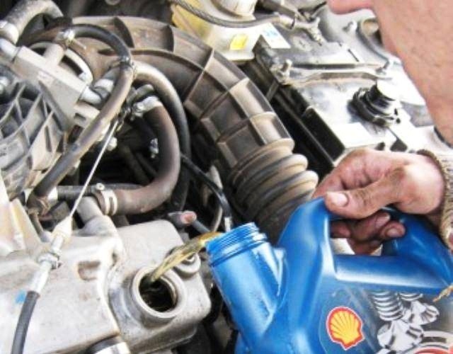 Фото заимствовано - https://armand-auto.ru/zamena-masla-v-8-klapannom-dvigatele-lada-kalina-foto-i-video/