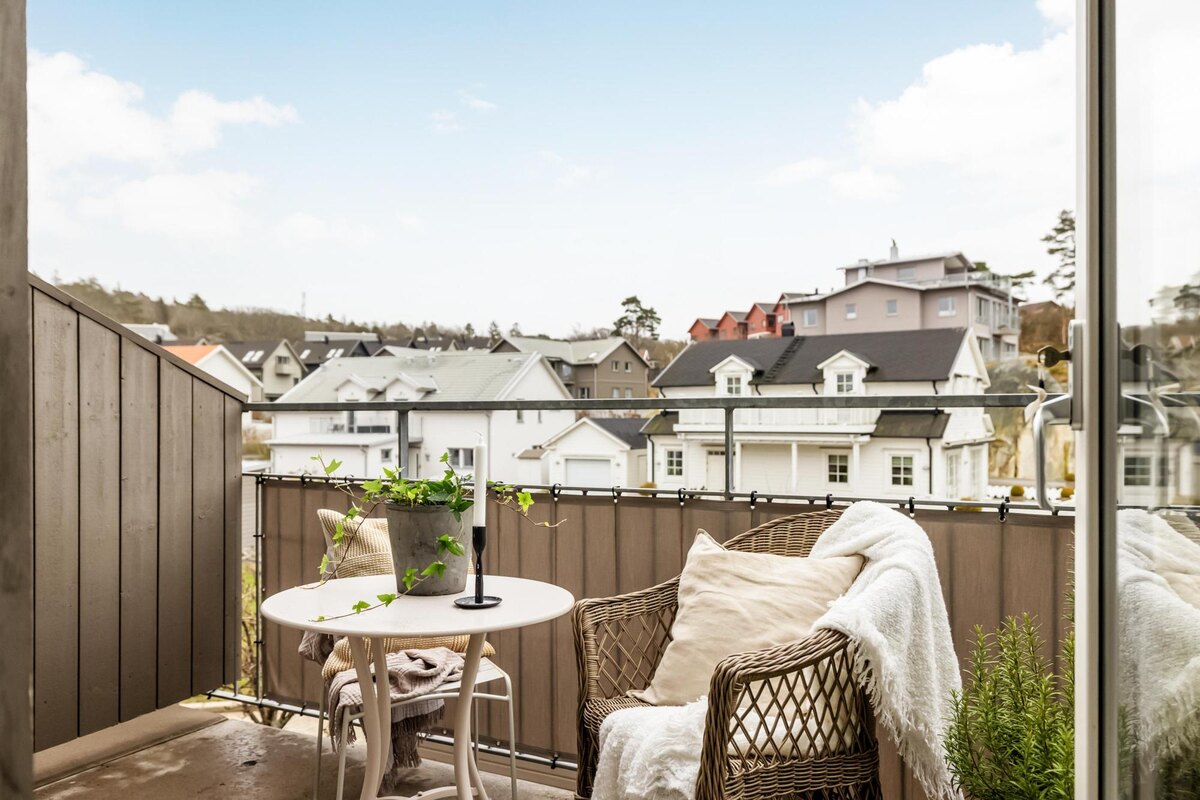 Примерно вот так я представляла себе жизнь в шведских квартирах.... но на деле так живут лишь единицы, наиболее богатые и обеспеченные шведы. Простые шведы живут в куда более скромных условиях. Смотрите сами ниже и читайте об особенностях шведских квартир