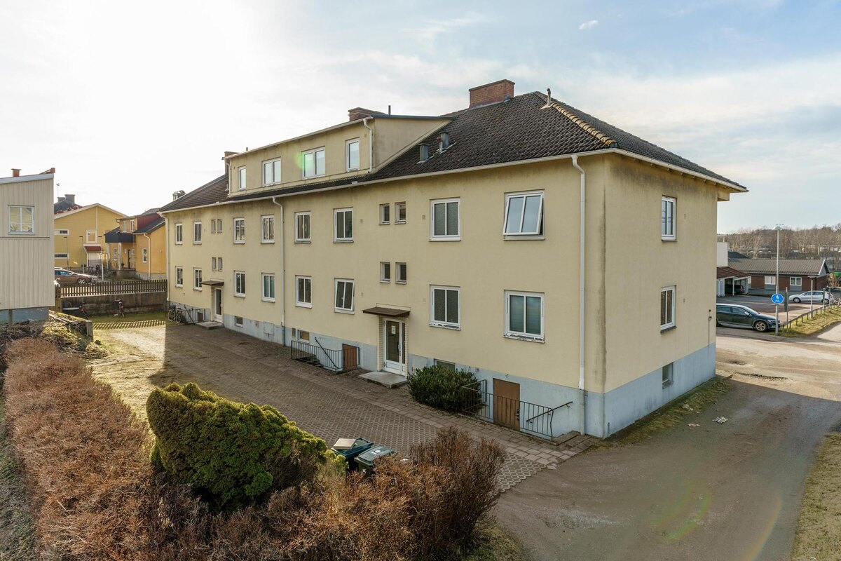 В Швеции довольно много старого жилого фонда. И выглядят дома вот так. Даже не понимаешь, а точно ли это Швеция? Здания очень похожи на наши, ну правда ведь?