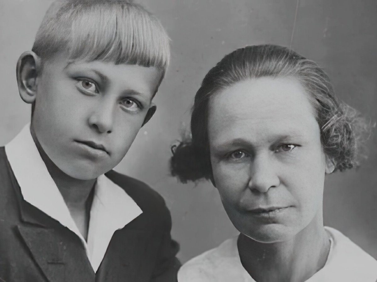 Евстигнеев с матерью