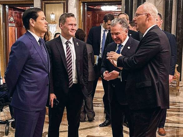    КИРИЛЛ ДМИТРИЕВ/ТАСС: Саудовская Аравия. Эр-Рияд. Госсекретарь США Марко Рубио, помощник президента США по национальной безопасности Майк Уолтц, спецпосланник президента США по Ближнему Востоку Стивен Уиткофф и генеральный директор Российского фонда прямых инвестиций Кирилл Дмитриев (слева направо) во время переговоров РФ и США