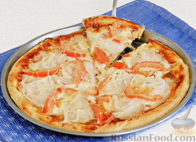 кефир, яйца, масло оливковое, мука, сода, сахар, соль, соус томатный, куриное филе, сыр сулугуни, сыр пармезан, помидоры, лук репчатый, перец чёрный молотый.