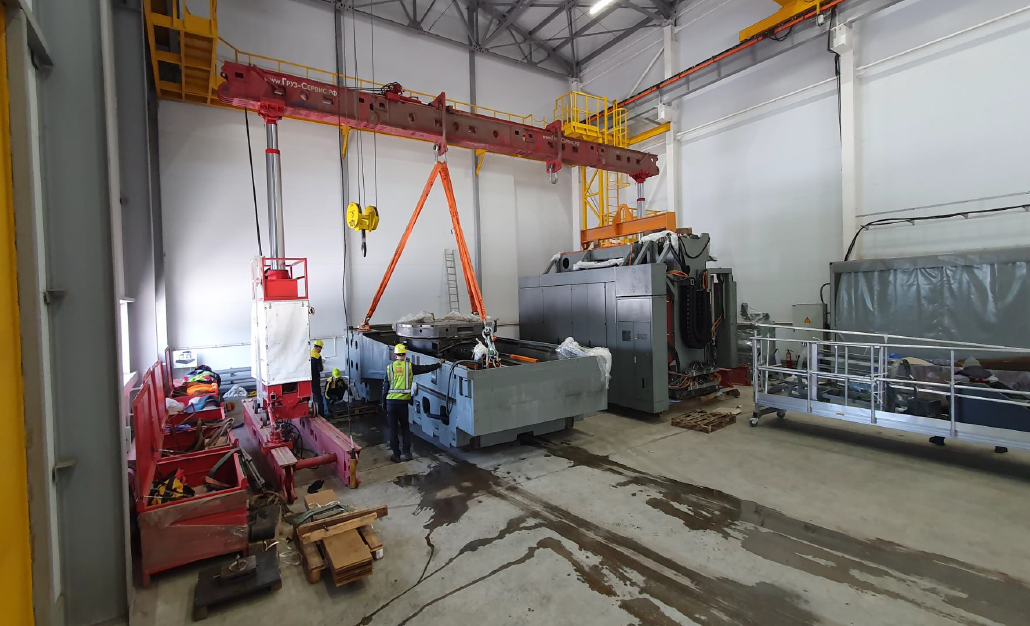 Такелажные работы габаритного фрезерного портального станка с ЧПУ