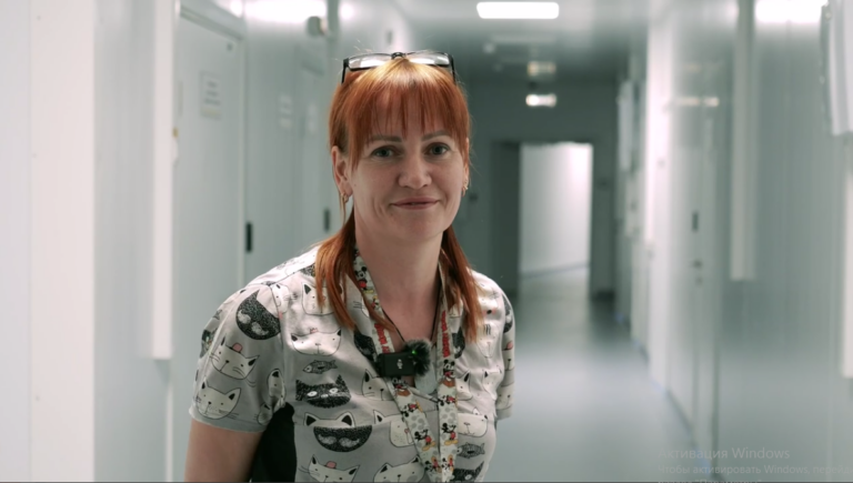    Оренбургская медсестра Евгения Кузенкова поздравила с 23 февраля всех, кто на фронте Марина Шарт