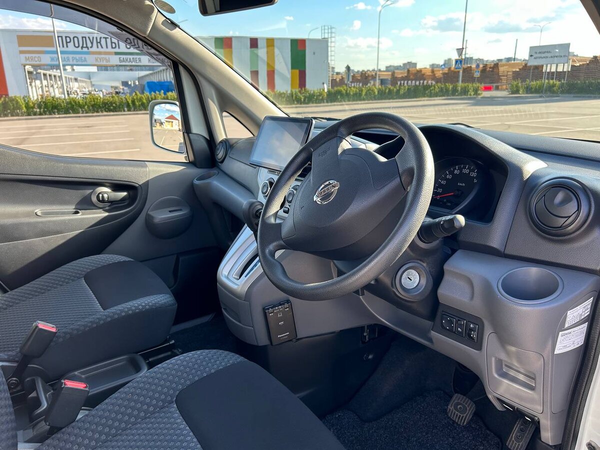 Простой салон, но хорошая обзорность и удобная посадка