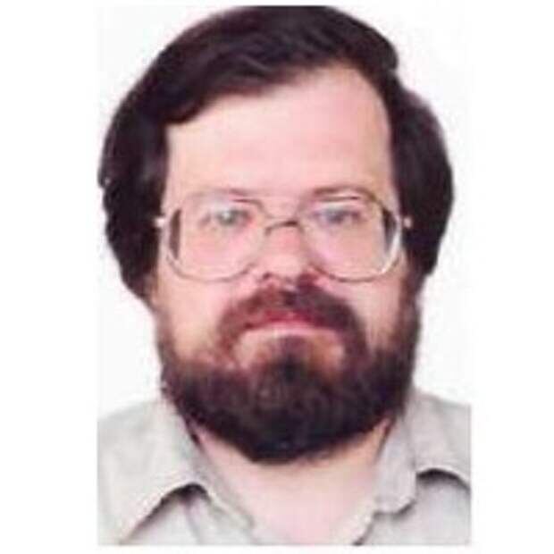 Балтин Александр – поэт, эссеист, литературный критик. Родился в Москве в 1967 году. Систематического образования не получил. Впервые опубликовался в журнале «Литературное обозрение» в 1996 году. Автор 84 книг (включая собрание сочинений в 5 томах) и свыше 2000 публикаций в более чем 150 изданиях России, Украины, Белоруссии, Казахстана, Молдавии, Италии, Польши, Болгарии, Словакии, Чехии, Германии, Франции, Дании, Израиля, Эстонии, Ирана, Канады, США и др., в том числе в журналах «Юность», «Москва», «Нева», «Дети Ра», «Наш современник», «Вестник Европы», «Литературная учеба», «Литературное обозрение», «День и ночь», «Florida» (США), «Il Convivio» (Италия), «Время и место» (США), Il Richiamo (Италия), в «Литературной газете», «Труде», «Московском комсомольце», «Независимой газете», в альманахах «День поэзии», «Предлог», «Истоки», «45-я параллель», в сборнике «Mroda» (Польша). Его стихи звучали на радиостанциях «Центр», «Говорит Москва» в исполнении автора и народного артиста СССР Е. Я. Весника. Переведены на итальянский и польский языки. В 2013 году вышла книга «Вокруг Александра Балтина», посвященная творчеству писателя. Лауреат газеты «Поэтоград» в номинации «Критика» (2017). Лауреат литературного журнала «Дети Ра» (2017). Лауреат Ахматовской премии (Болгария, София, 2019). Лауреат газеты «День литературы» (2019). Член Союза писателей Москвы. Живет в Москве.