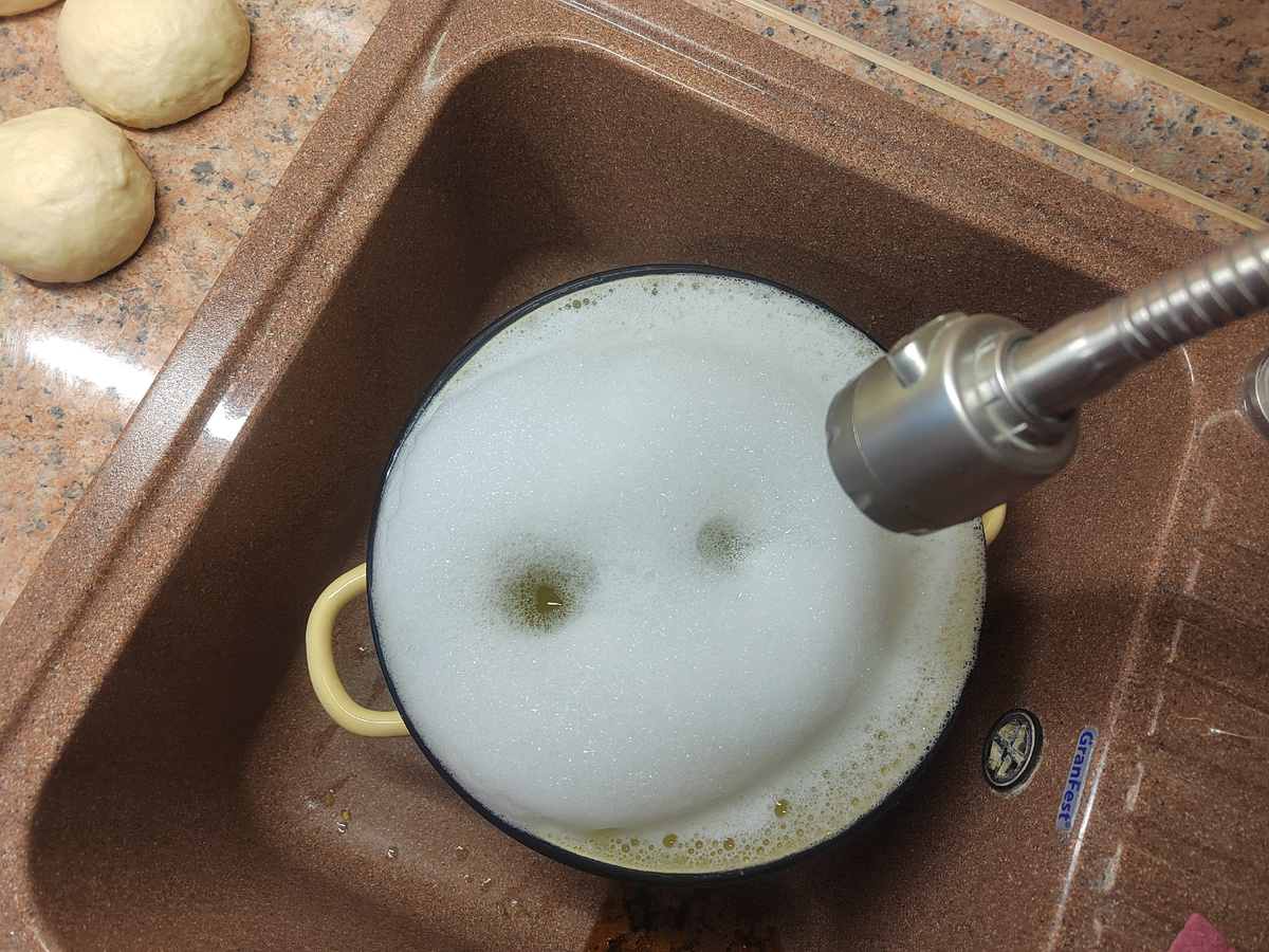 А дочь увидела мордочку с глазками.