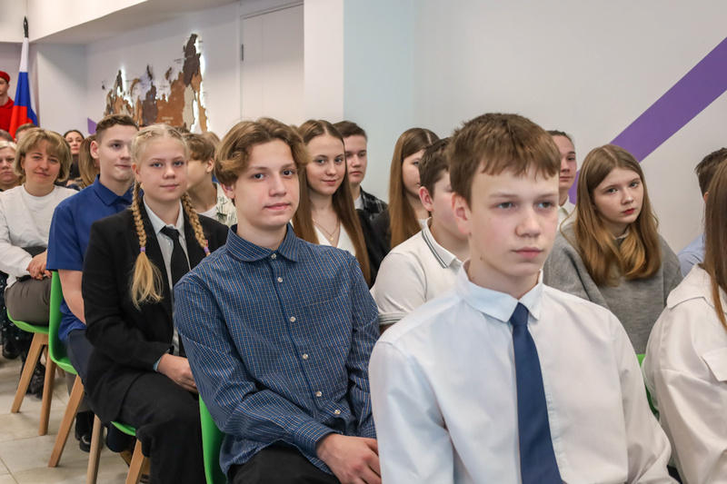    Церемония прошла в Молодежном центре.