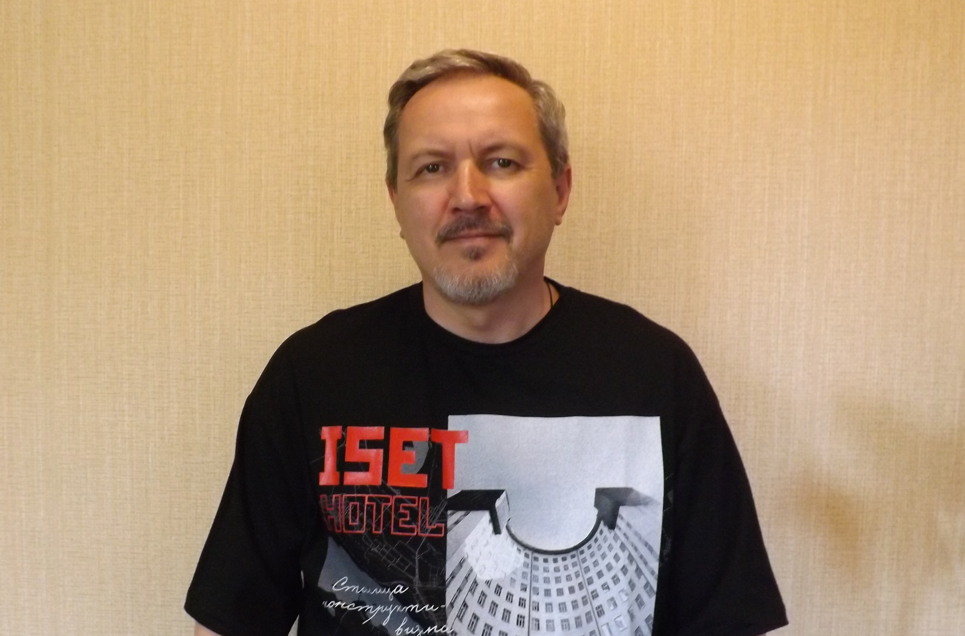 Энергия – живая. Она движется туда, где меньше сопротивления. И если человек сам себе враг, она обходит его стороной.