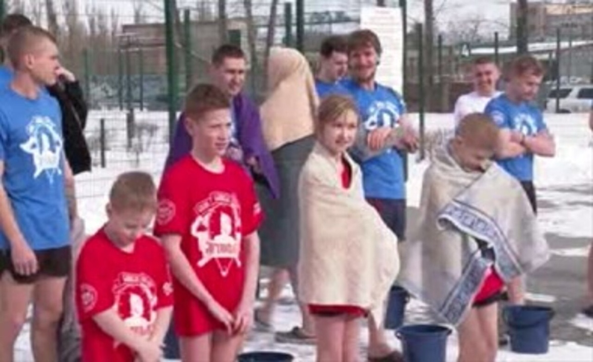    В Курске прошла акция массового обливания холодной водой