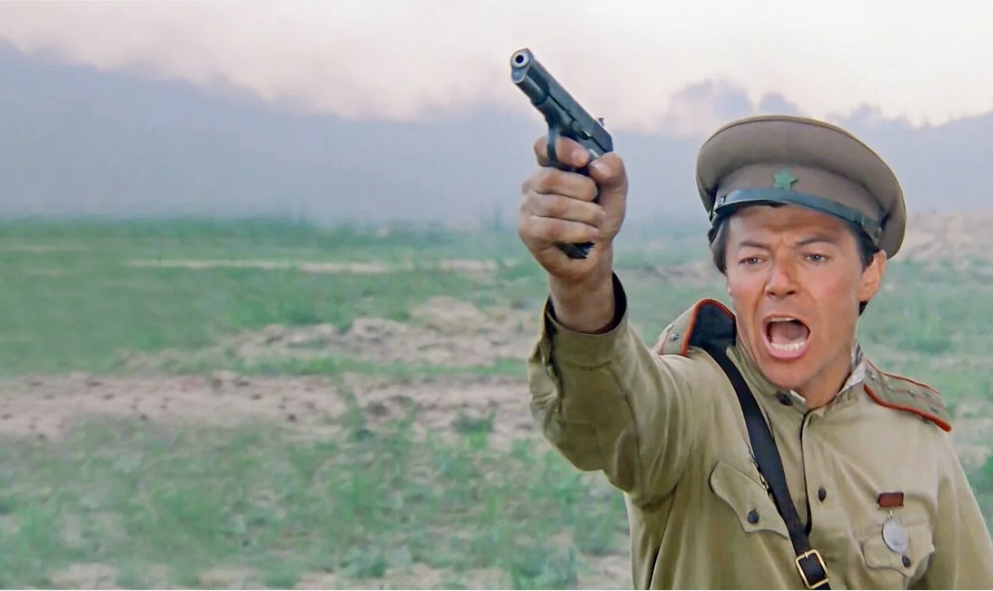 Кадр из фильма "Батальон просят огня"