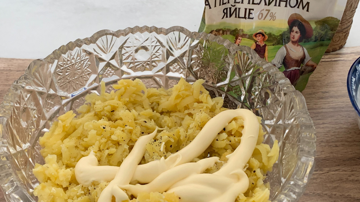 1-ый слой - картофель, майонез. фото автора канала