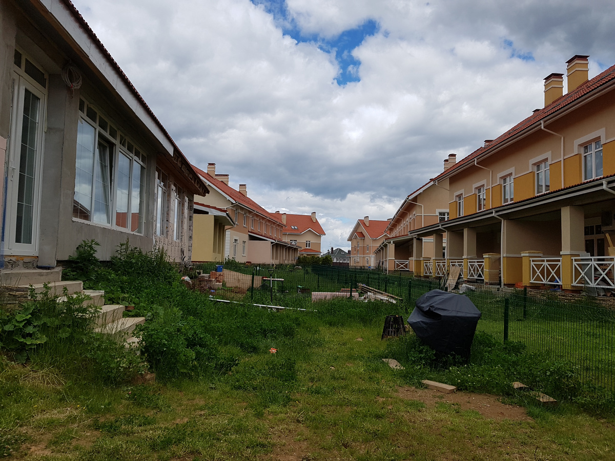 Участок при таунхаусе. Было.