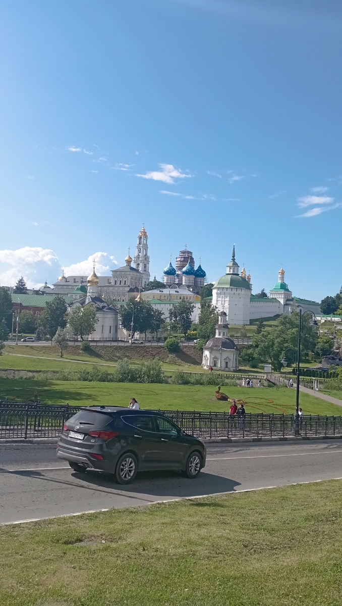 Кстати, вся территория города очень ухоженная, да и сама энергетика очень светлая