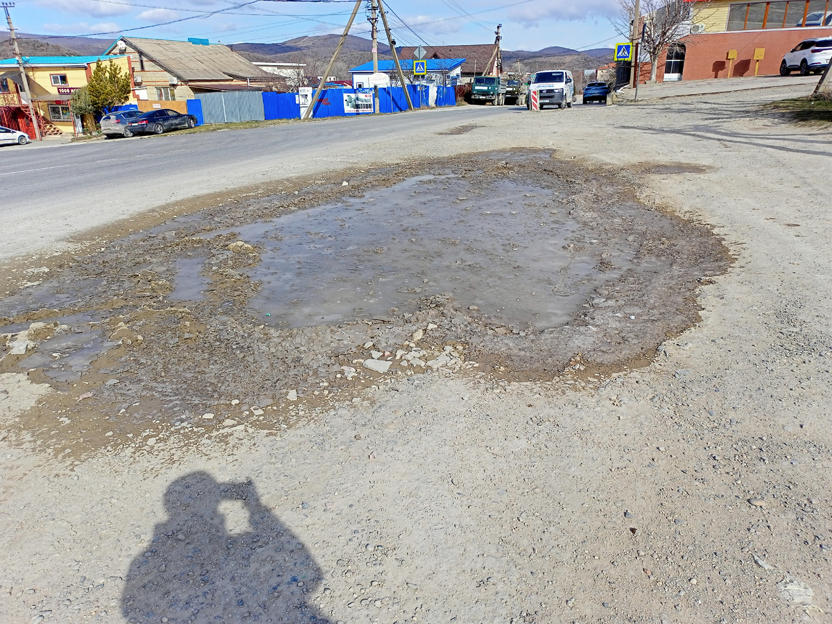 Лужа в центре Сукко. Промерзла насквозь