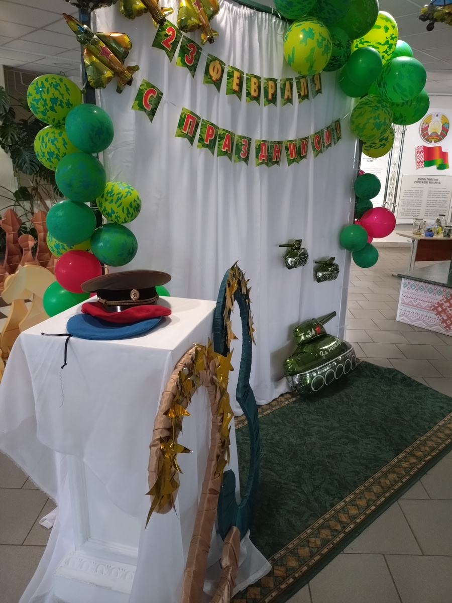 Неплохо украсили фойе! 