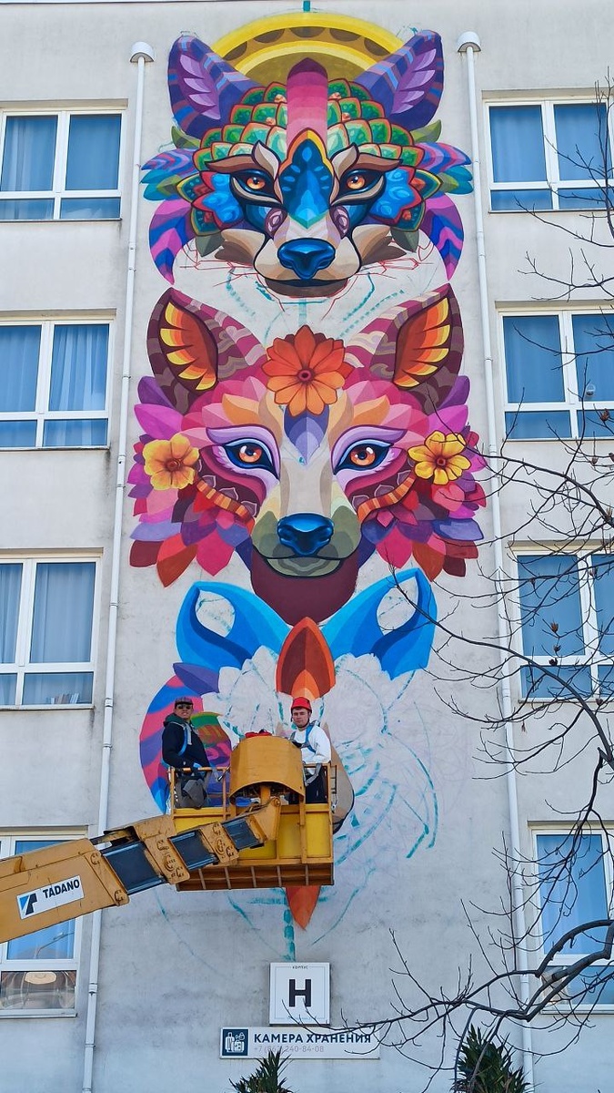 Так появлялись муралы в Сириусе в 2024 году.