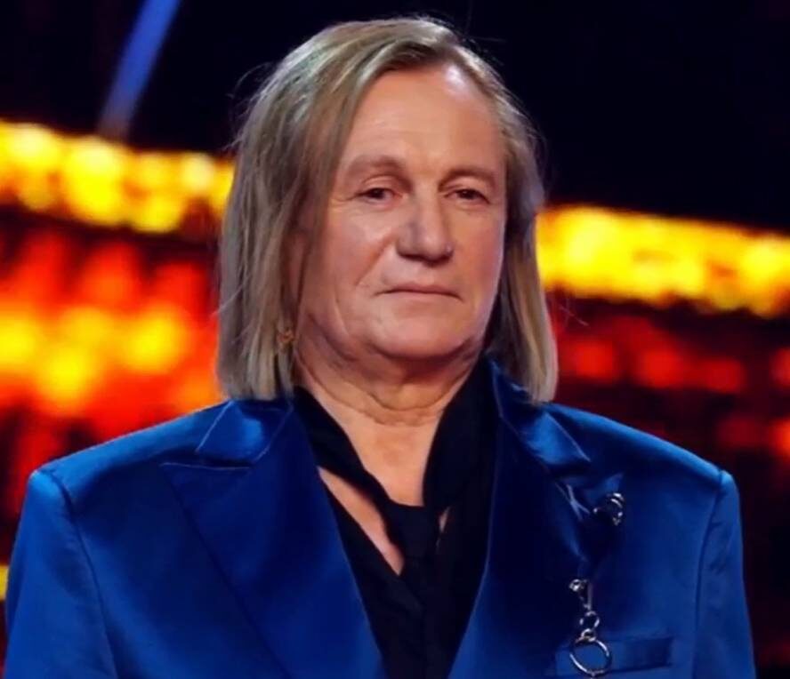    Сергей Челобанов исполнил песню Юрия Шатунова "Грёзы"Кадр из видео