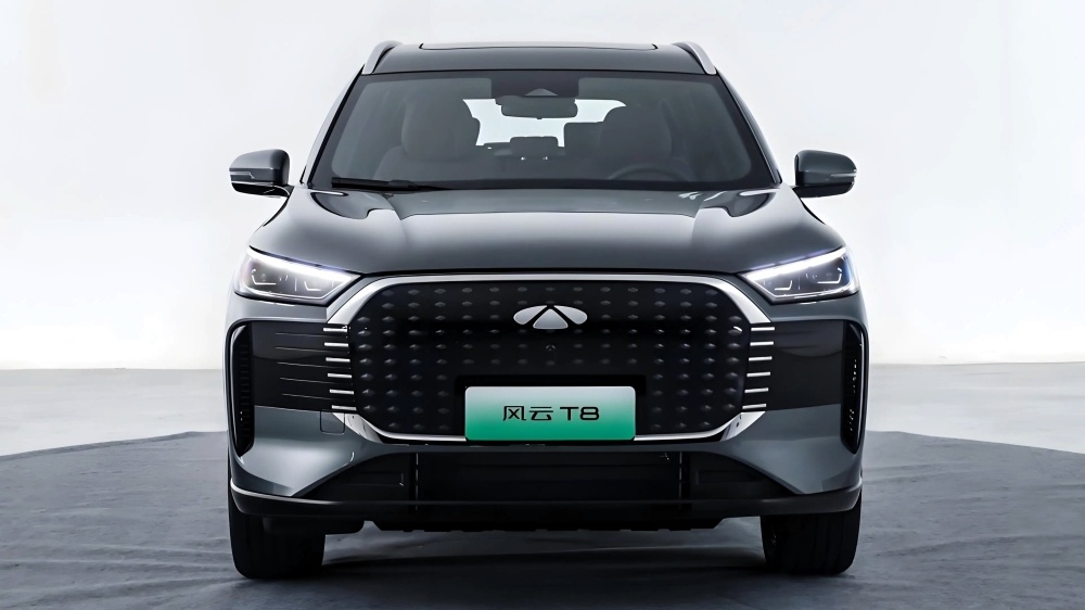 На фото: Гибридный кроссовер Chery Fulwin T8