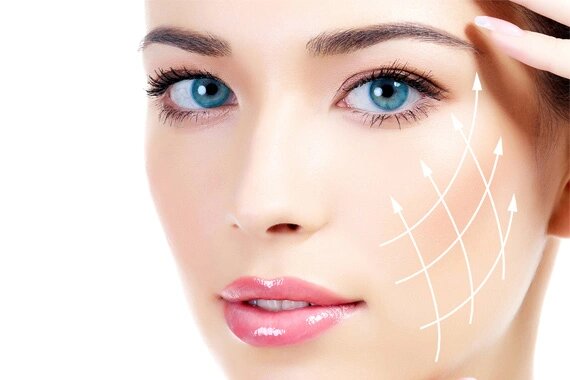 Омоложение лица холодной плазмой – один из вариантов использования методики. За счет широкого спектра действия ионизированного газа и слабых токов, холодная плазма оказывает также и другие положительные эффекты. А также широко применяется не только в бьюти-сфере, но и для дерматологического лечения. Вот, в каких целях используется методика холодной плазмы: