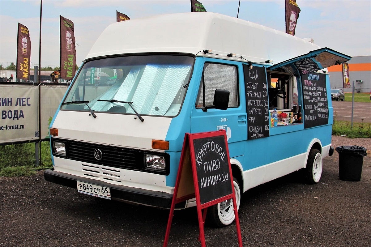 Этот фудтрак в чреве старенького Volkswagen обслуживал участников и гостей TRUCKFEST осенью 2021 года в г. Быково Московской области.
