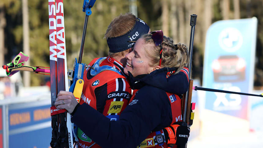 Серебро в сингл-миксте стало первой наградой чемпионатов мира у Рагнхильд Фемстейневик и 41-й у Йоханнеса Бе (2025 Getty Images)
