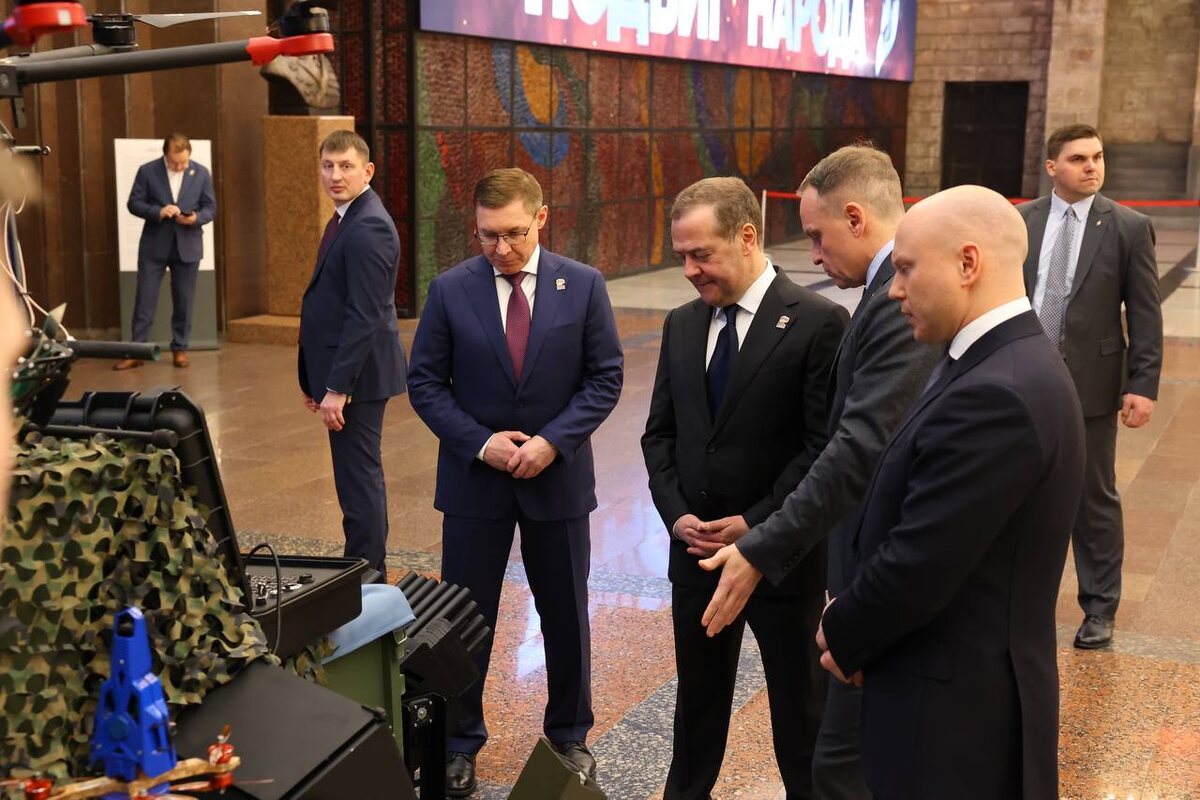     «Титан» на презентации Дмитрию Медведеву / ЦБСТ