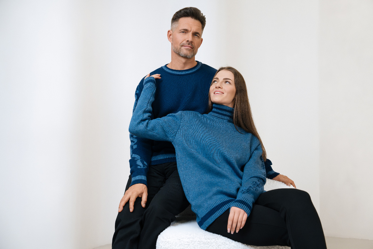 Уникальные однотонные свитера бренда Великоросс 