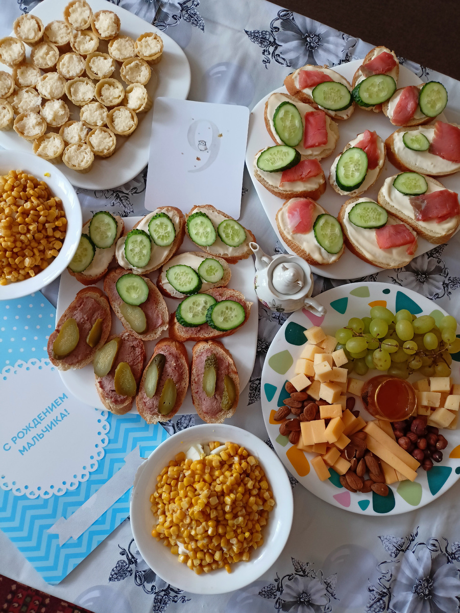 Фуршетная часть стола