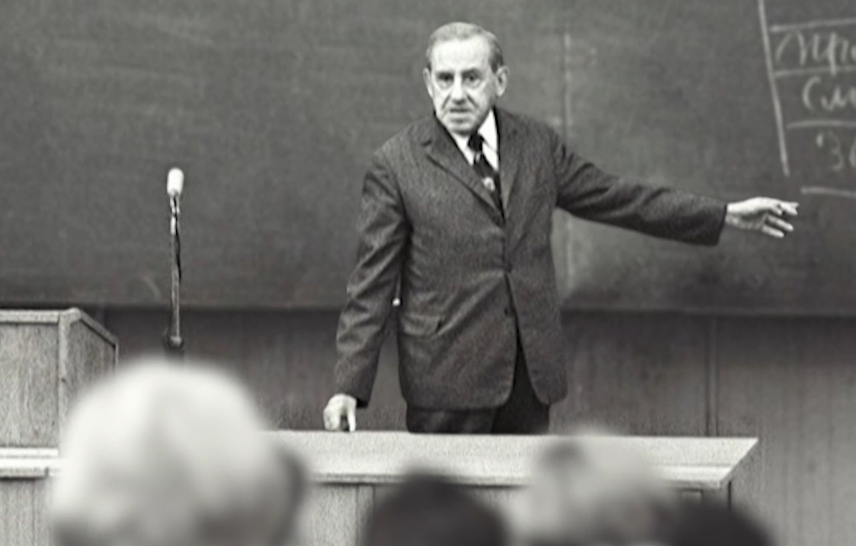   Кадр из документального фильма «Дитмар Розенталь. Человек-грамматика», 2022 г.