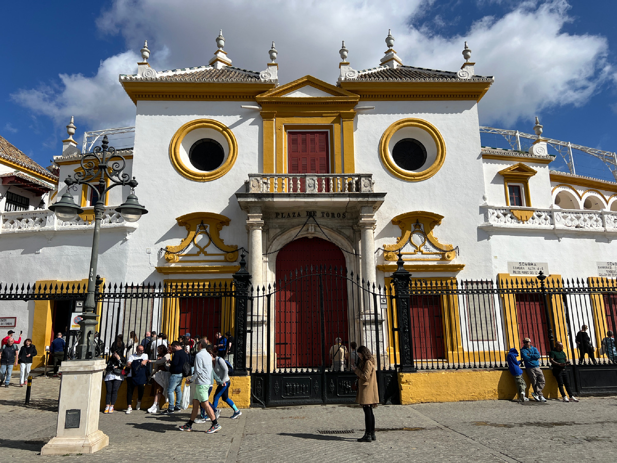 Королевская Маэстранса, главный вход. Севилья, Испания. Фото автора 