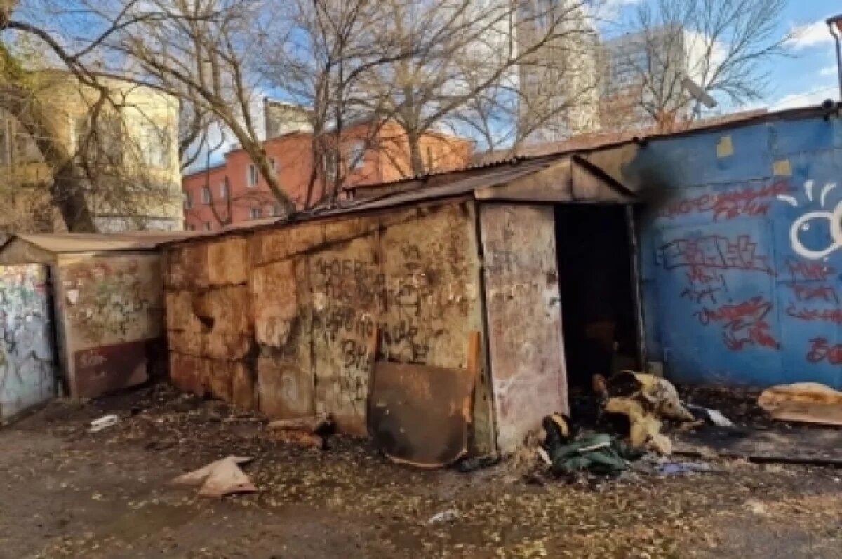    Главный по гаражу.