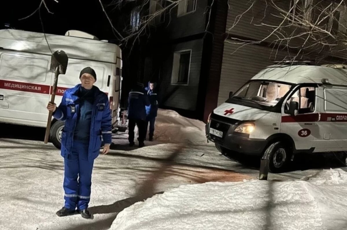    В снежный плен попал автомобиль «скорой» в Бийске