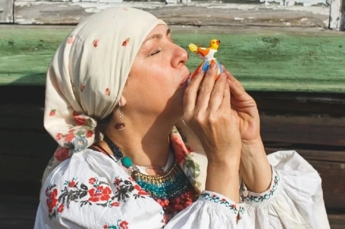    Дымковскую игрушку часто называют визитной карточкой вятского края